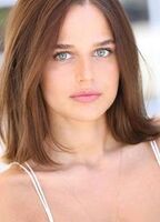 Стефани Нур