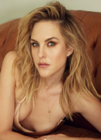 Хлоя Кмарада