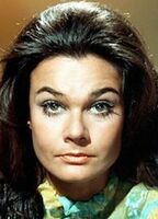 Имоджен Хассалл