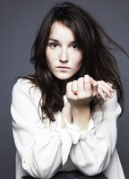 Анаис Демустье