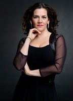 Памела Флорес