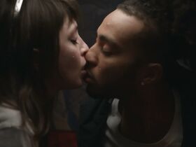 Тэлли Медел секси, Бетси Холт голая – Джулс света и тьмы (2018) #2