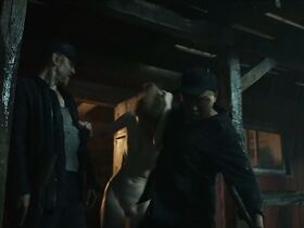 Ульяна Лукина голая – Игра на выживание s01e02 (2020) #10