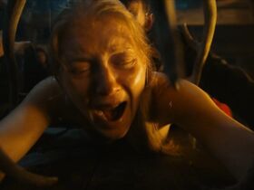 Ульяна Лукина голая – Игра на выживание s01e02 (2020) #7