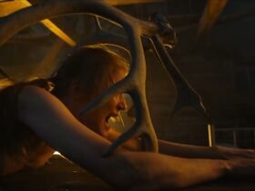 Ульяна Лукина голая – Игра на выживание s01e02 (2020) #9