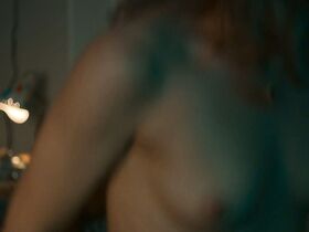 Роуз Макайвер голая – Проснувшийся s01e04 (2020)