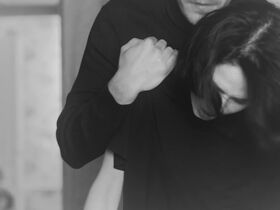 Юлия Снигирь секси – Хороший человек s01e02 (2020) #6