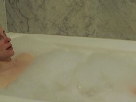 Джулиана Кэнфилд секси, Мария Диззия секси – Окно напротив (2019)