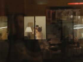 Джулиана Кэнфилд секси, Мария Диззия секси – Окно напротив (2019) #4