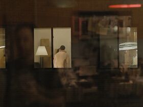 Джулиана Кэнфилд секси, Мария Диззия секси – Окно напротив (2019) #5