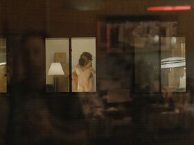 Джулиана Кэнфилд секси, Мария Диззия секси – Окно напротив (2019) #6