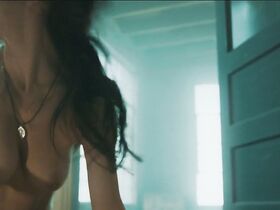 Сира Валенсуэла голая, Чейз Кристенсен голая, Таша Рейн голая, Таня Фокс секси – Атака неизвестного (2020) #8