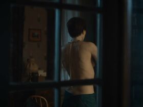 Лаура Смет голая, Зои Бесмонд де Сенневиль голая, Зина Есепчук секси – Пацанка s01e01-02 (2020) #10