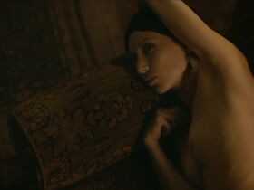 Лаура Смет голая, Зои Бесмонд де Сенневиль голая, Зина Есепчук секси – Пацанка s01e01-02 (2020) #14