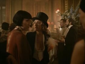 Лаура Смет голая, Зои Бесмонд де Сенневиль голая, Зина Есепчук секси – Пацанка s01e01-02 (2020) #20