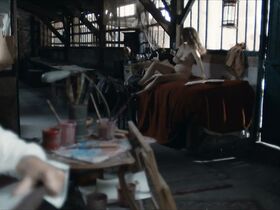 Лаура Смет голая, Зои Бесмонд де Сенневиль голая, Зина Есепчук секси – Пацанка s01e01-02 (2020) #7