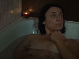 Микела Ческон голая – Гости на вилле (2020) #3