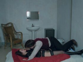 Марион Котийяр голая, Нозха Кхуадра секси – Chloé (1996) #36