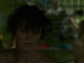 Халльдоура Гейрхардсдоуттир голая – Женщина на войне (2018) #2