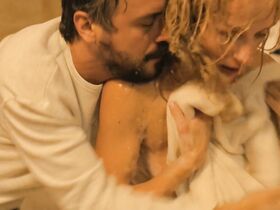 Петра Гржебичкова голая, Джули Шпачкова голая – Слишком личное (2020) #12