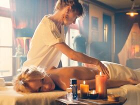 Петра Гржебичкова голая, Джули Шпачкова голая – Слишком личное (2020) #4