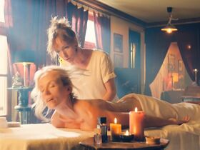 Петра Гржебичкова голая, Джули Шпачкова голая – Слишком личное (2020) #5