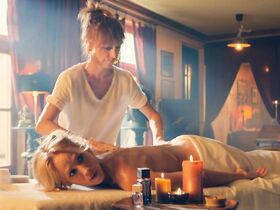 Петра Гржебичкова голая, Джули Шпачкова голая – Слишком личное (2020) #6