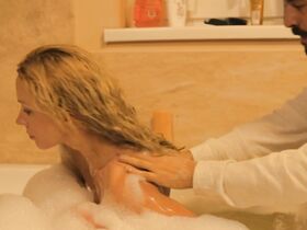 Петра Гржебичкова голая, Джули Шпачкова голая – Слишком личное (2020) #9