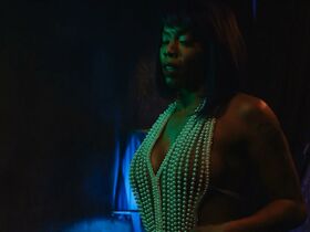 Эларика Джонсон голая – Долина соблазна s01e08 (2020) #12