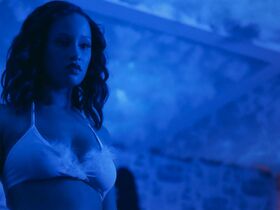 Эларика Джонсон голая – Долина соблазна s01e08 (2020) #2