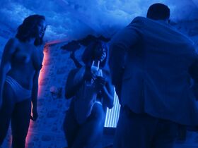 Эларика Джонсон голая – Долина соблазна s01e08 (2020) #25