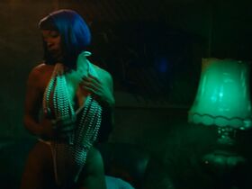 Эларика Джонсон голая – Долина соблазна s01e08 (2020) #6