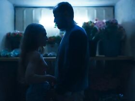 Шира Хаас голая – Разбитые зеркала (2018)