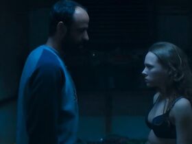 Шира Хаас голая – Разбитые зеркала (2018) #7