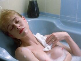 Дженили Харрисон голая, Дженнифер Штейн голая – Проклятие 3: Кровавое жертвоприношение (1991) #12