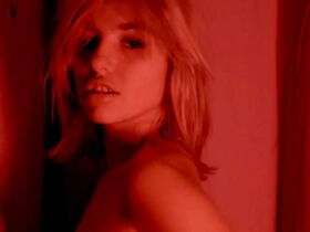 Мари Коломб голая – Un, deux, trois (2017) #5