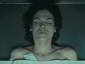 Анна Дрейвер голая – Скрытое s02e01 (2020) #4