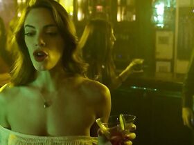 Эмилия Аттиас секси, Мариана Ангилери секси – История, рассказанная покойником (2016) #5