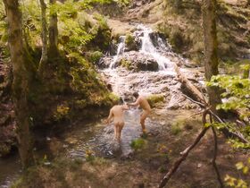 Анна Дрекслер голая – Eine Almhütte für Zwei (2019) #6