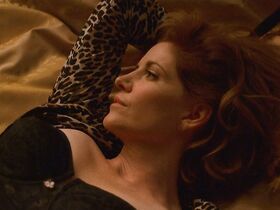 Дженьюэри Джонс секси, Мелинда Макгроу секси, Рима Язбек секси – Безумцы s02e06 (2008) #19