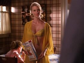 Дженьюэри Джонс секси, Мелинда Макгроу секси, Рима Язбек секси – Безумцы s02e06 (2008) #4