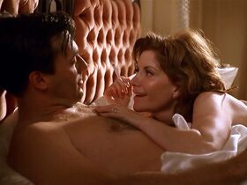 Дженьюэри Джонс секси, Мелинда Макгроу секси, Рима Язбек секси – Безумцы s02e06 (2008) #9