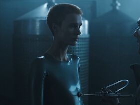 Аманда Коллин голая – Воспитанные волками s01e06-07 (2020) #3