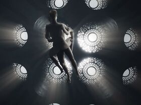 Аманда Коллин голая – Воспитанные волками s01e06-07 (2020) #30