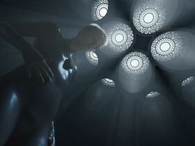 Аманда Коллин голая – Воспитанные волками s01e06-07 (2020) #38