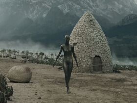 Аманда Коллин голая – Воспитанные волками s01e06-07 (2020) #7