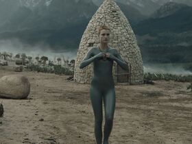 Аманда Коллин голая – Воспитанные волками s01e06-07 (2020) #8