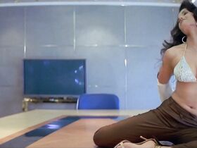 Катрина Каиф секси, Мадху Сапре секси – Бум (2003) #11