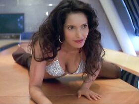 Катрина Каиф секси, Мадху Сапре секси – Бум (2003) #12