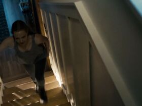 Аманда Сайфред секси, Эмили Уикершем секси – Gone (2012) #4